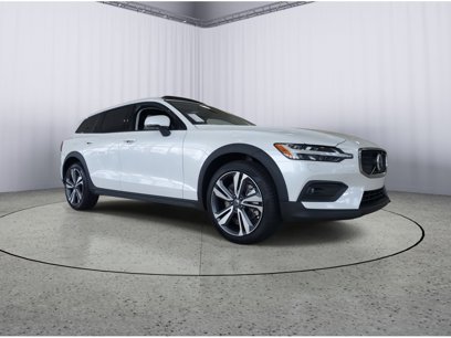 New 2026 Volvo V60 B5 Cross Country Plus w/ Protection Package Premier