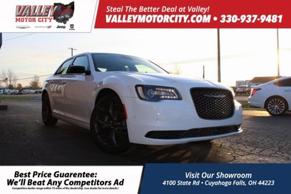 New 2023 Chrysler 300 Touring w/ Safetytec Plus Group