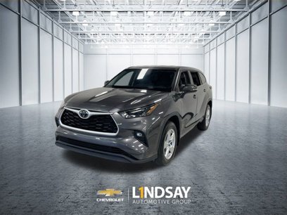 Used 2022 Toyota Highlander LE