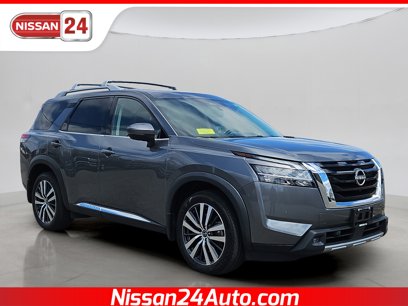 Certified 2022 Nissan Pathfinder Platinum w/ Cargo Package