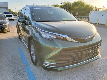 Used 2021 Toyota Sienna XLE