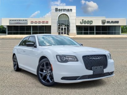 Certified 2022 Chrysler 300 Touring w/ Sport Appearance Package