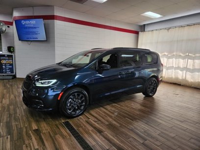 Used 2022 Chrysler Pacifica Touring