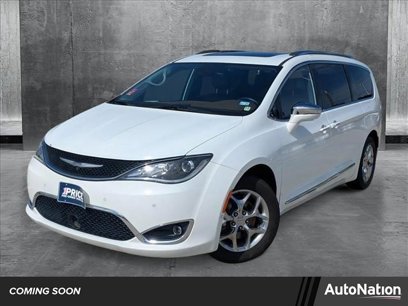 Used 2017 Chrysler Pacifica Limited w/ Advanced Safetytec Group