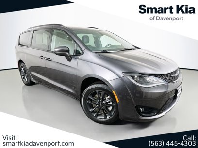 Used 2020 Chrysler Pacifica Touring-L w/ Premium Audio Group