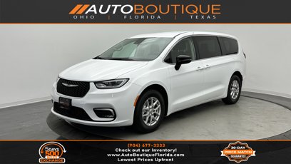 Used 2024 Chrysler Pacifica Touring-L