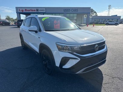 Used 2023 Volkswagen Taos SE w/ Panoramic Sunroof Package