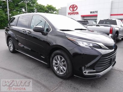Used 2021 Toyota Sienna XLE