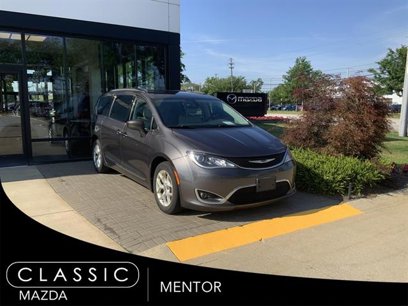 Used 2017 Chrysler Pacifica Touring-L w/ Tire & Wheel Group