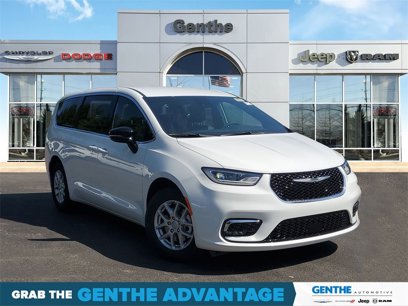 New 2025 Chrysler Pacifica Select