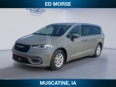 Used 2023 Chrysler Pacifica Touring-L