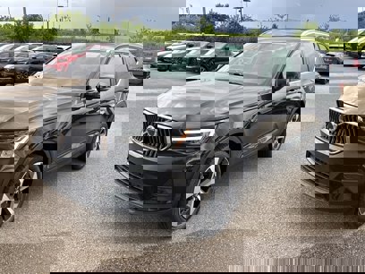 New 2025 Volvo XC40 B5 Core w/ Protection Package Premier