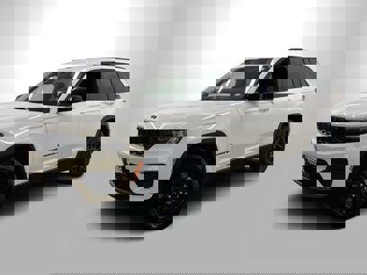 Used 2024 Jeep Grand Cherokee Altitude