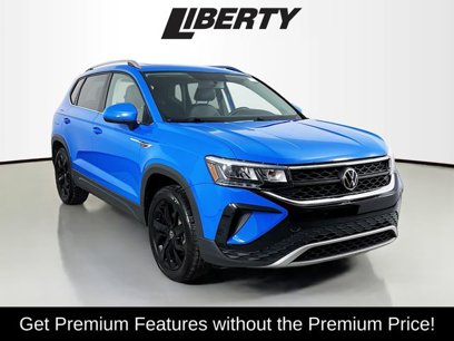 Used 2022 Volkswagen Taos SE w/ Panoramic Sunroof Package