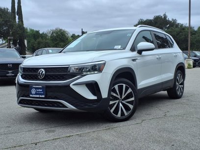 Certified 2022 Volkswagen Taos SE w/ Panoramic Sunroof Package