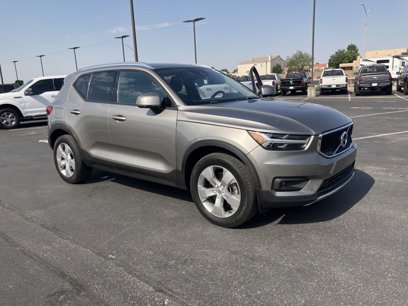 Used 2022 Volvo XC40 T5 Momentum