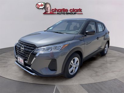 New 2025 Nissan Kicks Play S