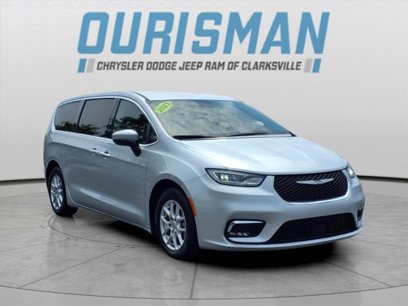 Used 2023 Chrysler Pacifica Touring-L