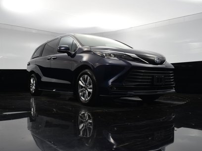 Used 2025 Toyota Sienna XLE