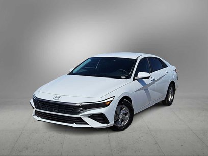 New 2025 Hyundai Elantra SE