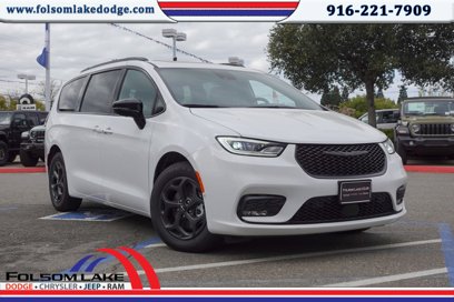 New 2025 Chrysler Pacifica Premium