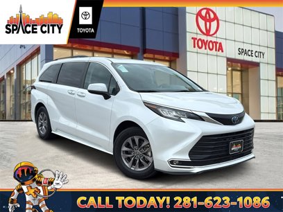 Used 2023 Toyota Sienna XLE