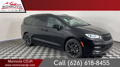 New 2025 Chrysler Pacifica Limited