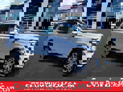 New 2025 GMC Yukon Elevation