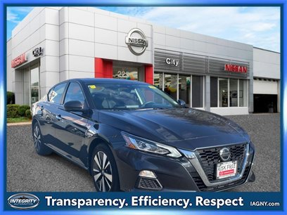 Used 2021 Nissan Altima 2.5 SV w/ SV Premium Package