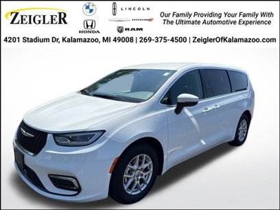 Used 2023 Chrysler Pacifica Touring-L