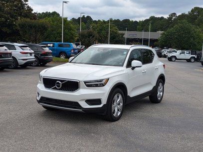 Used 2022 Volvo XC40 T4 Momentum