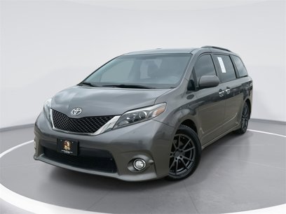 Used 2017 Toyota Sienna SE