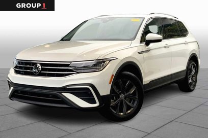 Used 2022 Volkswagen Tiguan SE w/ Panoramic Sunroof Package