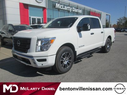 New 2024 Nissan Titan SV w/ SV Convenience Package