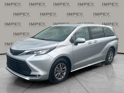 Used 2022 Toyota Sienna XLE