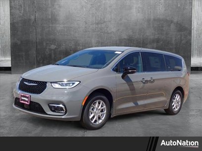 New 2025 Chrysler Pacifica Select