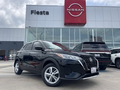 New 2025 Nissan Kicks Play S