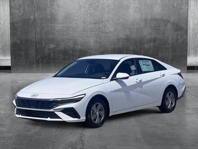 New 2025 Hyundai Elantra SE