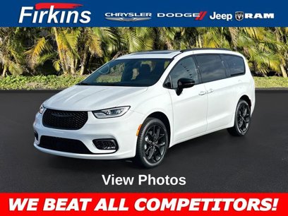 New 2025 Chrysler Pacifica Limited