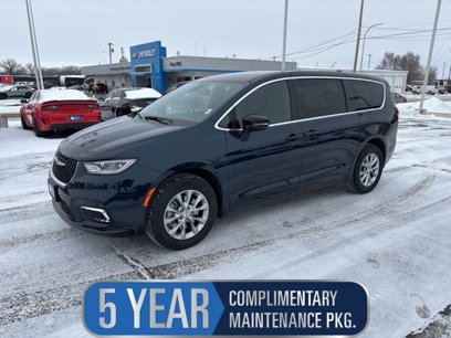 New 2025 Chrysler Pacifica Select