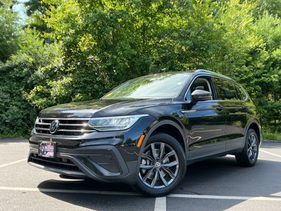 Used 2022 Volkswagen Tiguan SE w/ Panoramic Sunroof Package