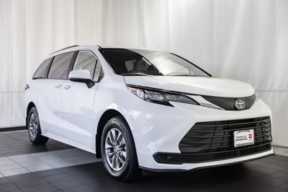 Used 2025 Toyota Sienna LE