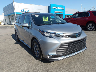 Used 2021 Toyota Sienna XLE