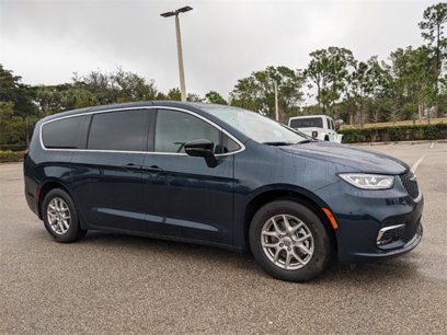 New 2025 Chrysler Pacifica Select