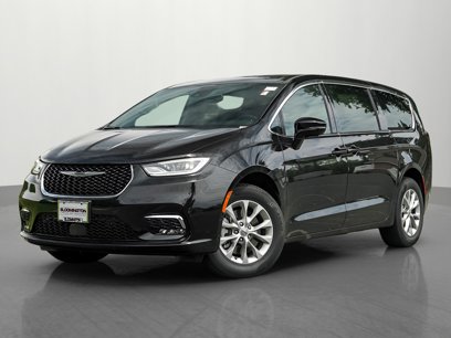 New 2025 Chrysler Pacifica Select
