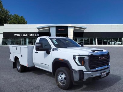 New 2024 GMC Sierra 3500 Pro w/ Convenience Package