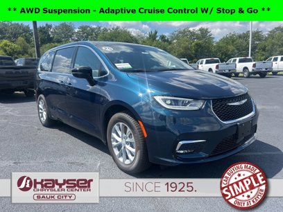New 2025 Chrysler Pacifica Select