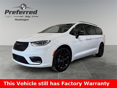 Used 2024 Chrysler Pacifica Touring-L w/ S Appearance Package