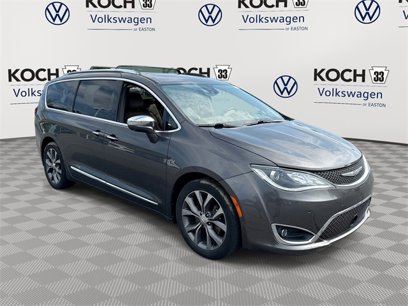 Used 2017 Chrysler Pacifica Limited w/ UConnect Theater Package