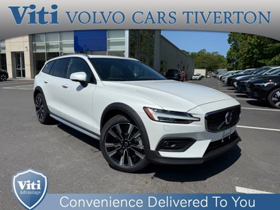 New 2025 Volvo V60 B5 Cross Country Ultra w/ Protection Package Premier